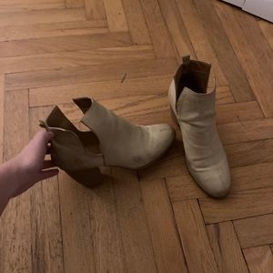 Tan boots w heels